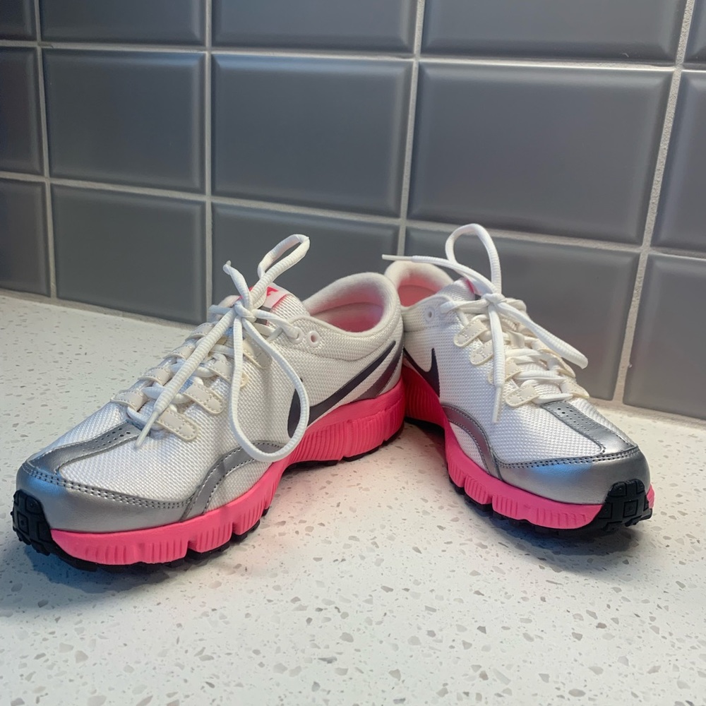 NWOT Nike dual fusion rn shoes size 8